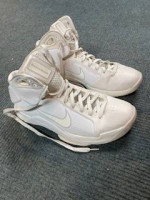 Nike Hyperdunk size 9 Men shoes