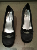 Really cute black satin pumps shoes - Size 8.5