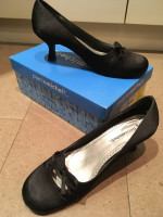 Really cute black satin pumps shoes - Size 8.5