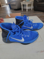 Mens Nike basketball shoes sz 10