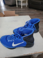 Mens Nike basketball shoes sz 10
