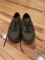 Unworn M8.5 Simple shoes