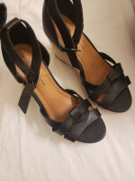 WOMENS SHOES SZ 8 HIGH HEELS