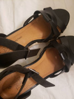 WOMENS SHOES SZ 8 HIGH HEELS