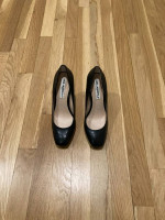 New KARL LAGERFELD PARIS shoes, size 7.5