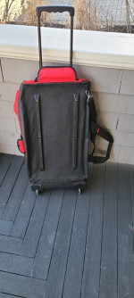 Duffel bag luggage with wheels