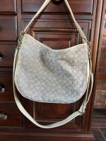 Coach Signature Crossbody/Shoulder Bag