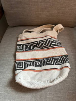 Shoulder burlap style bag with modern design
