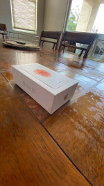 iPhone SE 64GB - FULLY UNLOCKED