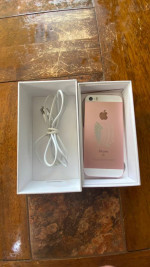 iPhone SE 64GB - FULLY UNLOCKED