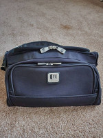Reaction Kenneth Cole shoulder bag