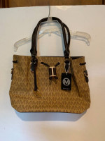 NWT Milan Jet Set Large Tan Grab Shoulder Bag