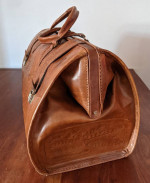 Unique Lg Doctor-Style Leather Bag