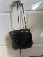 Vintage Chanel shoulder bag