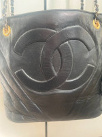 Vintage Chanel shoulder bag