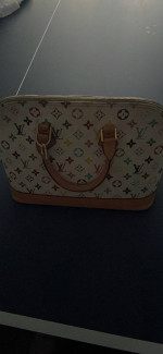 Louis Vuitton bag for women $200 obo