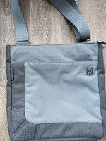 ** Tumi bag for Men - LIKE NEW **