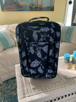 TAG luggage NWT - 3pc— carry-on plus toiletries case and ots bag