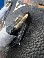 Brand new Louis Vuitton hand bag for women