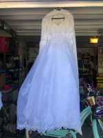 New size 10 women’s wedding  bridal dress with new flower girl dress