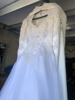 New size 10 women’s wedding  bridal dress with new flower girl dress