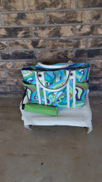 Large rain tote with umbrella