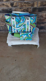 Large rain tote with umbrella