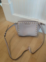 MICHAEL KORS LEATHER MESSANGER HANDBAG