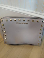 MICHAEL KORS LEATHER MESSANGER HANDBAG