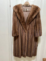STUNNING! GENUINE VINTAGE MINK COAT