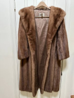 STUNNING! GENUINE VINTAGE MINK COAT
