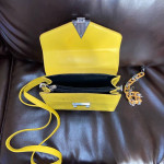 Yellow LOUIS VUITTON bag used, no damages.