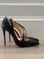 Christian Louboutin jumping pointed toe stiletto size 38 or US 7