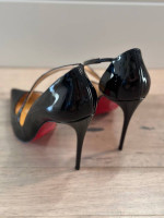 Christian Louboutin jumping pointed toe stiletto size 38 or US 7