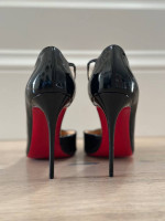 Christian Louboutin jumping pointed toe stiletto size 38 or US 7