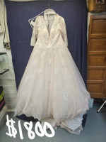 Ball gown wedding dress