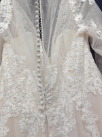 Ball gown wedding dress