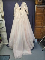 Ball gown wedding dress