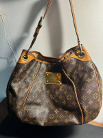 LOUIS VUITTON GALLIERA