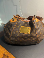 LOUIS VUITTON GALLIERA