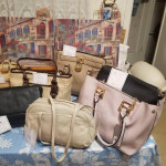 HUGE COLLECTION OF BEAUTIFUL POCKETBOOKS / HANDBAGS!
