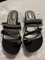 KENNETH COLE REACTION Women's Great Scroll Flatform Jewel Sandals