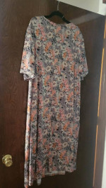 beautiful new dress with pockets