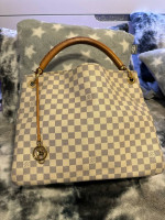 LV Purse 👜