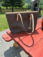 Michael Kors Jet Set Tote