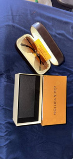 Louis Vuitton Women’s LV pilot