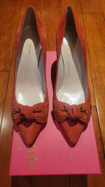 NEW KATE SPADE Red Suede Heels Pumps Pointed Toe Bow ITALY - Size 7 B