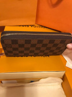 -*-**Louis Vuitton Damier ebene zippy wallet-*-*