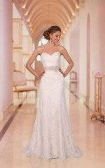 Stunning Stella York Lace Wedding Gown