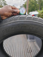1 Michelin Defender LTX 215/55/16